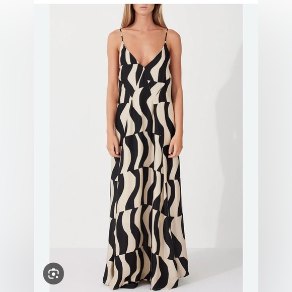 Dresses & Skirts - Geometric print maxi dress NWT Sz L fits 6/8